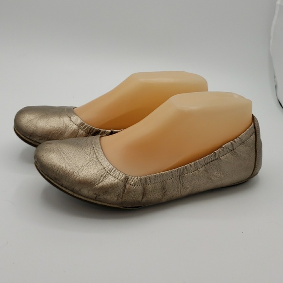 Gorgeous Clarks gold leather flats sz 7.5 - Picture 3 of 7